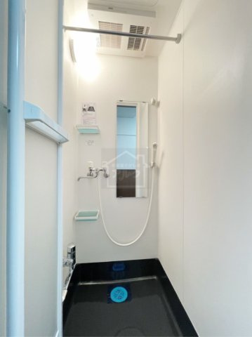 ワイエスハウスのシャワールーム|同物件別部屋参考写真