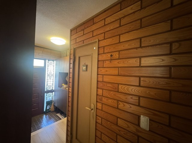 東内戸建中古の玄関