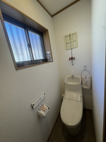 東内戸建中古のトイレ