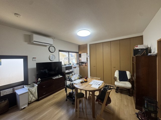 東内戸建中古の居間・リビング