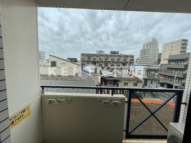 【バルコニー】 | ジョイフル池上 | 暖かな日差しのふりそそぐバルコニー