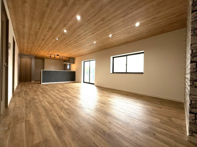 フルリノベーション済　安岡駅前1丁目の居間・リビング