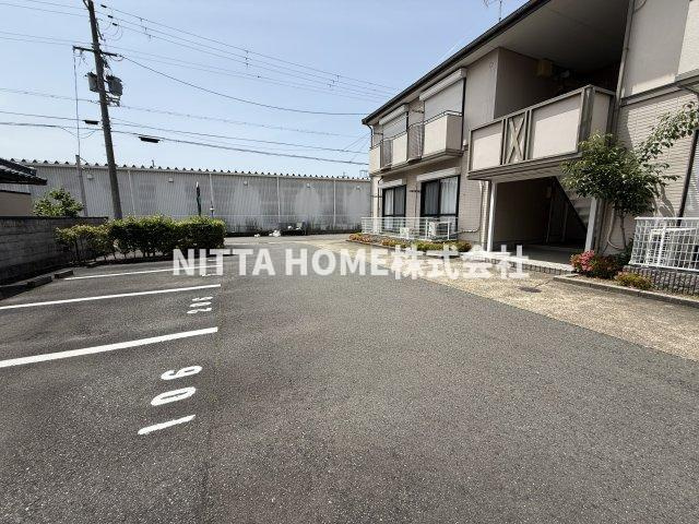 セントラルヴィラⅠ，Ⅱの玄関|十分なスペースの玄関です♪