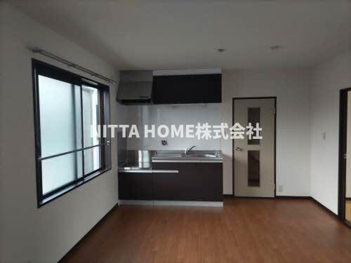 セントラルヴィラⅠ，Ⅱの居間・リビング|リビングは12.7帖です◎