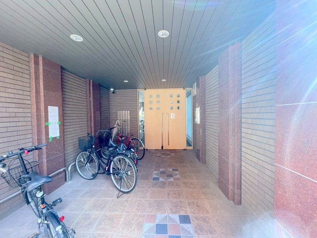 プライムコート東三国のエントランス