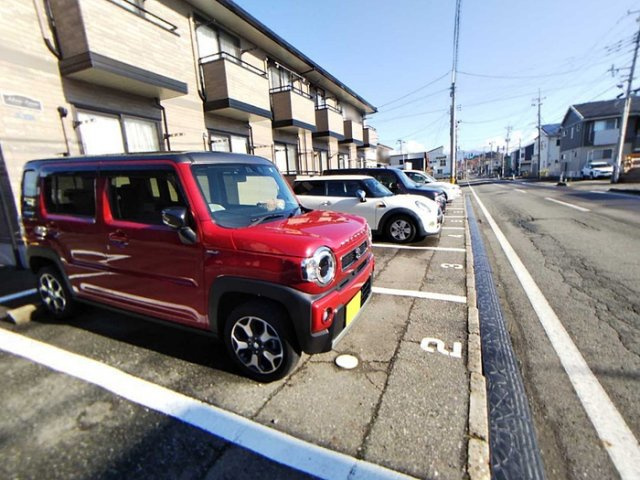 アドニスエステートの駐車場|駐車スペースもあります