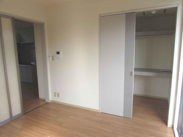 グランデソーニョB棟の洋室