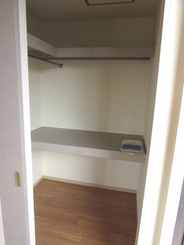 グランデソーニョB棟の収納|たっぷり収納できるウォークインクローゼット