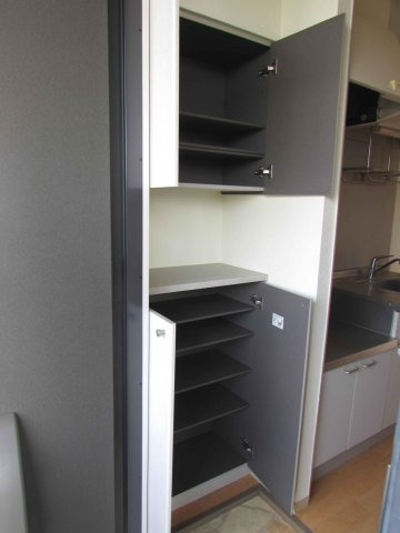 グランデソーニョB棟の玄関|たっぷり収納できるシューズボックス