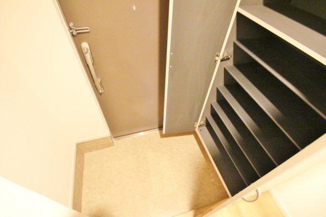 ガーデンテラス西川口の玄関|※別号室の参考写真です。