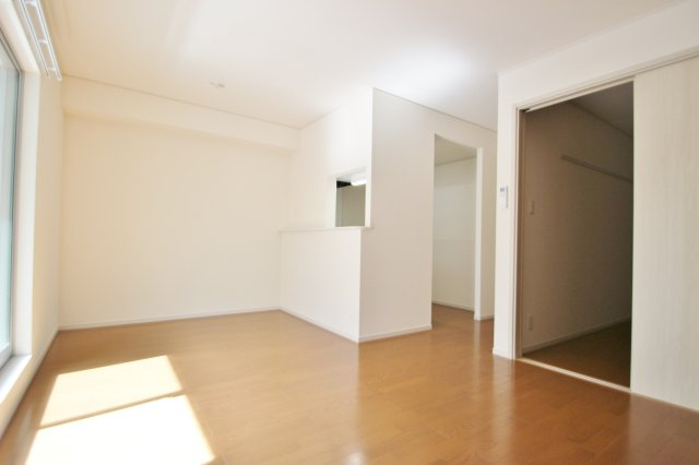 ガーデンテラス西川口の居間・リビング|※別号室の参考写真です。