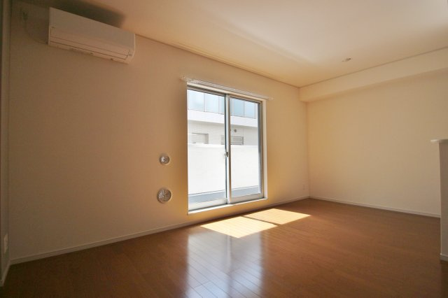 ガーデンテラス西川口の居間・リビング