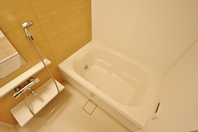 ガーデンテラス西川口の浴室|※別号室の参考写真です。