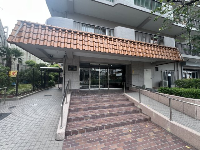 シャルム京橋のエントランス