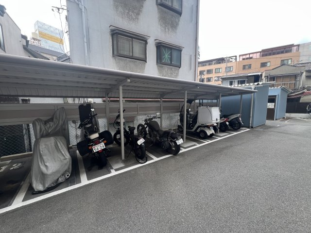 シャルム京橋の駐輪場|バイク置き場