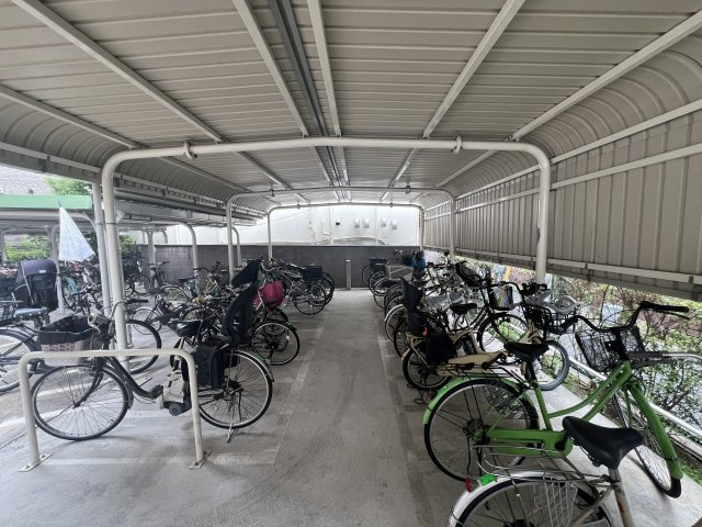 シャルム京橋の駐輪場