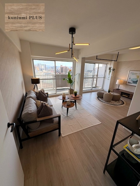 シャルム京橋の居間・リビング