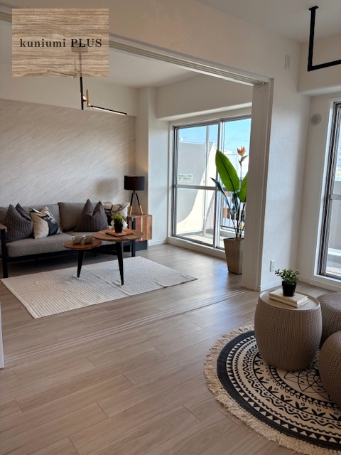 シャルム京橋の居間・リビング