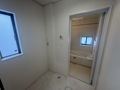 【脱衣所】 | 与那原町与那原（全9棟）D号棟 | Ｄ号棟　脱衣場♪