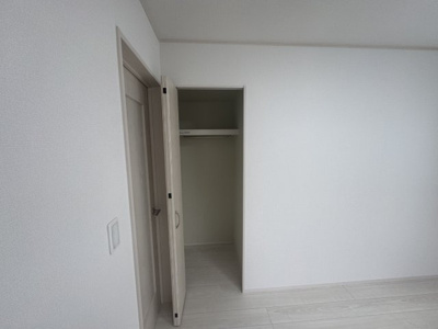 【収納】 | 与那原町与那原（全9棟）D号棟 | Ｄ号棟　洋室5.25帖＋CL付き♪