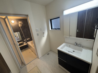 【前面道路含む現地写真】 | リーブルガーデン．S　熊谷万平町第３　 | 現地前面道路（2025年11月22日）撮影