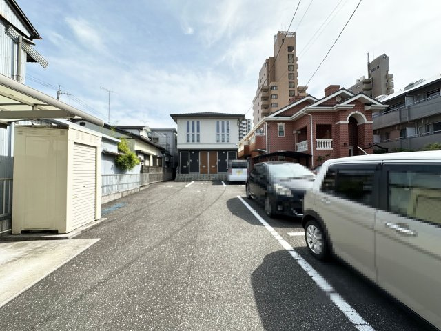 シャーメゾン プルミエの駐車場