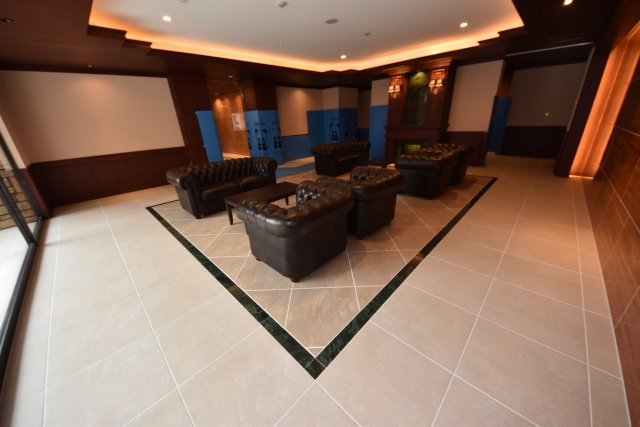 グランカーサ難波元町のエントランス