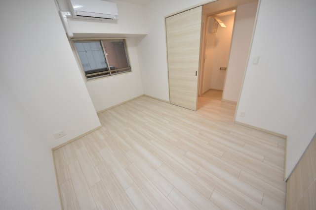 グランカーサ難波元町の洋室|コンパクトで使いやすい洋室です