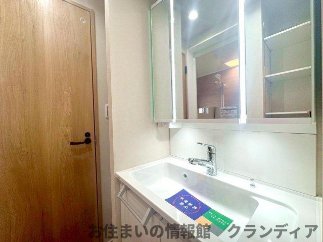 十條草加マンション　B棟の洗面所|ドキドキの新生活も、安心してスタート。ぴったりの住まいを見つけませんか？クランディアが一緒に住まい選びをサポートします‼　まずは、お気軽にお問合せください　＃クランディア
