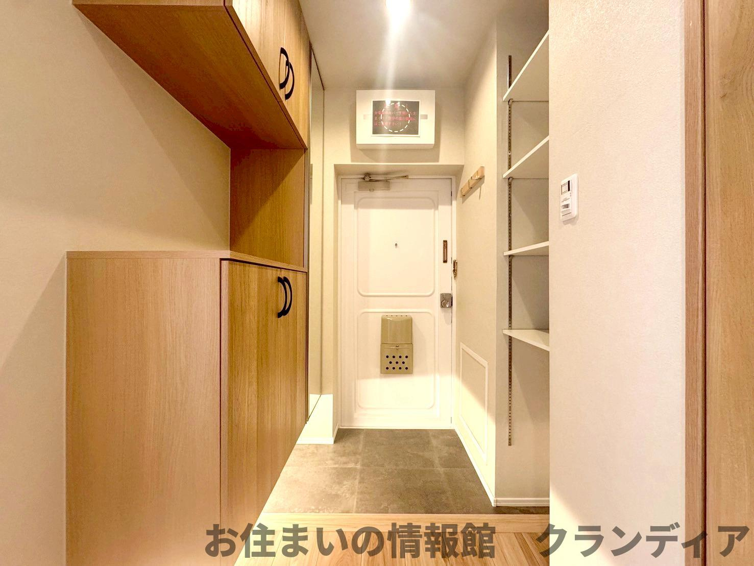 十條草加マンション　B棟の玄関|ドキドキの新生活も、安心してスタート。ぴったりの住まいを見つけませんか？クランディアが一緒に住まい選びをサポートします‼　まずは、お気軽にお問合せください　＃クランディア