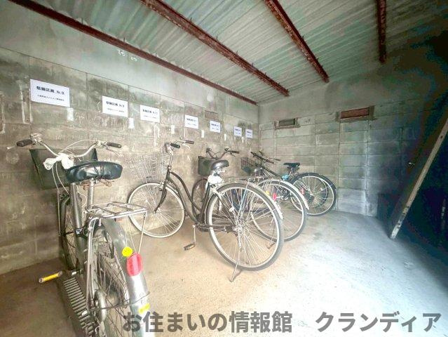 十條草加マンション　B棟の駐車場|ドキドキの新生活も、安心してスタート。ぴったりの住まいを見つけませんか？クランディアが一緒に住まい選びをサポートします‼　まずは、お気軽にお問合せください　＃クランディア