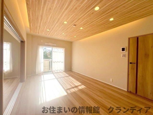 十條草加マンション　B棟の居間・リビング|ドキドキの新生活も、安心してスタート。ぴったりの住まいを見つけませんか？クランディアが一緒に住まい選びをサポートします‼　まずは、お気軽にお問合せください　＃クランディア