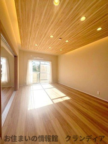 十條草加マンション　B棟の居間・リビング|ドキドキの新生活も、安心してスタート。ぴったりの住まいを見つけませんか？クランディアが一緒に住まい選びをサポートします‼　まずは、お気軽にお問合せください　＃クランディア