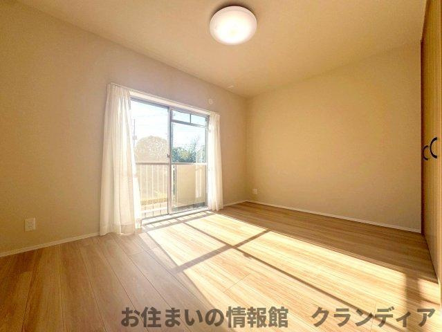 十條草加マンション　B棟の洋室|ドキドキの新生活も、安心してスタート。ぴったりの住まいを見つけませんか？クランディアが一緒に住まい選びをサポートします‼　まずは、お気軽にお問合せください　＃クランディア