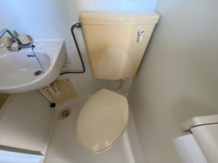 浴室内にトイレがあります☆
