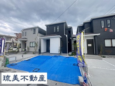 【外観】 | 与那原町与那原（全9棟）ラストE号棟 | E号棟　並列駐車3台可♪