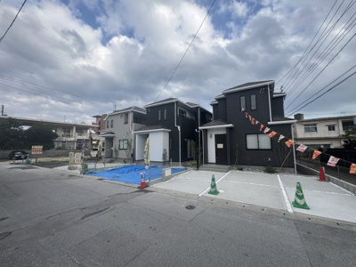 【外観】 | 与那原町与那原（全9棟）ラストE号棟 | E号棟　並列駐車3台可♪