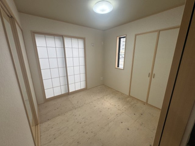 【和室】 | 与那原町与那原（全9棟）E号棟 | E号棟　和室4.5帖＋収納付き♪