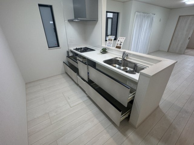 【キッチン】 | 与那原町与那原（全9棟）E号棟 | E号棟　使いやすいシステムキッチン♪