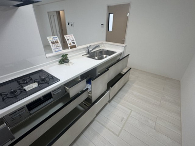 【キッチン】 | 与那原町与那原（全9棟）E号棟 | E号棟　使いやすいシステムキッチン♪