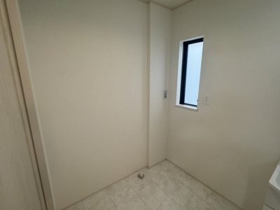 【ランドリースペース】 | 与那原町与那原（全9棟）E号棟 | E号棟　洗濯機置き場♪