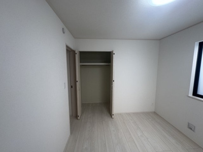 【収納】 | 与那原町与那原（全9棟）E号棟 | E号棟　洋室5.25帖＋CL付き♪