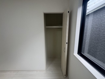 【収納】 | 与那原町与那原（全9棟）E号棟 | E号棟　洋室5.25帖＋CL付き♪