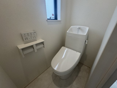 【トイレ】 | 与那原町与那原（全9棟）E号棟 | E号棟　温水洗浄便座♪