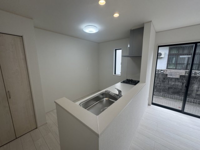 【キッチン】 | 与那原町与那原（全9棟）F号棟 | F号棟　使いやすいシステムキッチン♪