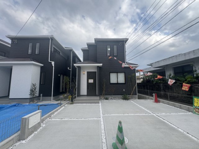 【外観】 | 与那原町与那原（全9棟）F号棟 | F号棟　並列駐車3台可♪