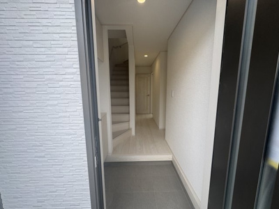 【玄関】 | 与那原町与那原（全9棟）F号棟 | F号棟　十分な収納付き玄関♪