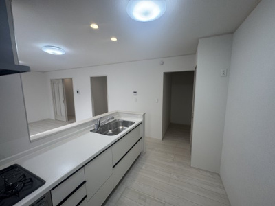 【キッチン】 | 与那原町与那原（全9棟）F号棟 | F号棟　パントリー＋収納付き♪