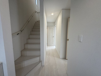 【内装】 | 与那原町与那原（全9棟）F号棟 | F号棟　1階ホール♪