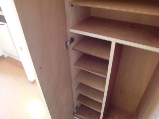 シャトラン弓木三番館の玄関